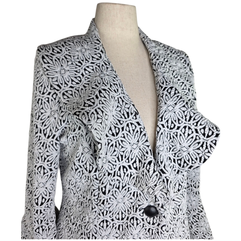 Peter Nygård Black and White Patterned Long Coat - Picture 2 of 14